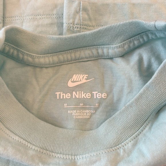 NWT Nike Top size Med - Picture 6 of 6